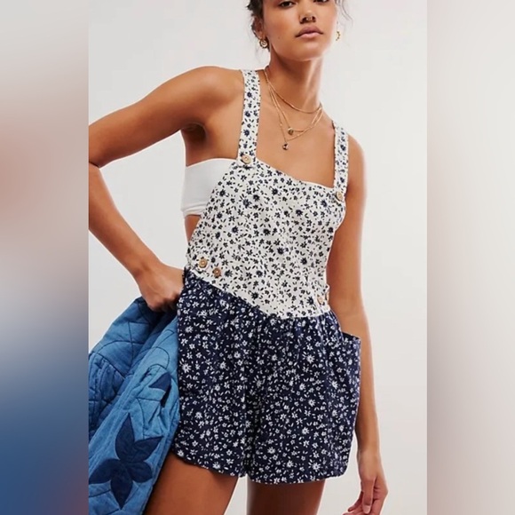 FREE PEOPLE FP Palm Bay Printed Relaxed Romper Shortalls Boho Floral Blue NEW XS - Picture 1 of 7